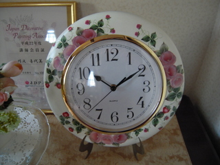 Round Clock with Roses & Strawberries
